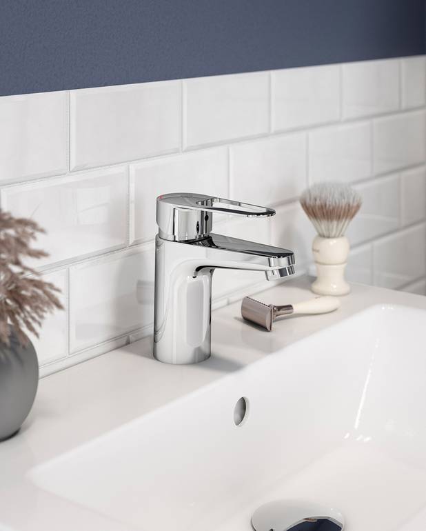 Washbasin mixer New Nautic - Contains less than 0.1% lead 
ECO Flow adapted flow
Cold-start, only cold water when the lever is in straight forward position