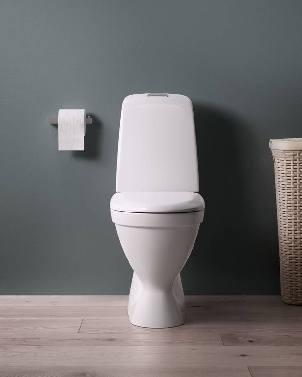 Toalettstol Nautic 1500 - dolt s-lås, Hygienic Flush - Ceramicplus: städa snabbt & miljövänligt
Låg spolknapp i snygg design
Med öppen spolkant för enklare rengöring