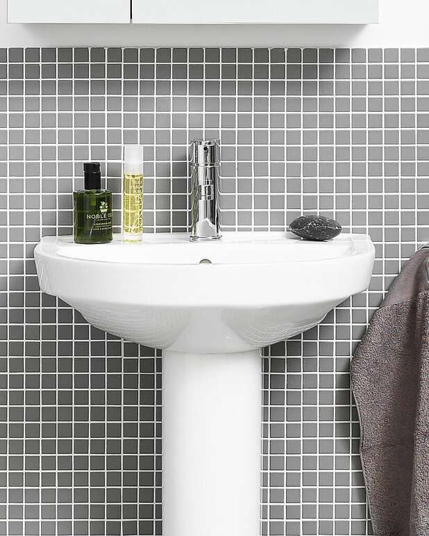 Bathroom sink Nordic³ 410055 - for bolt/bracket mounting 55 cm - Functional design with standard Scandinavian dimensions
For bolt or bracket mounting