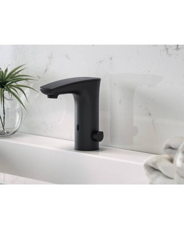 Washbasin mixer Sensoric 1.0 - Sensor that saves water and energy 
Contains less than 0.1% lead
Adjustable comfort temperature