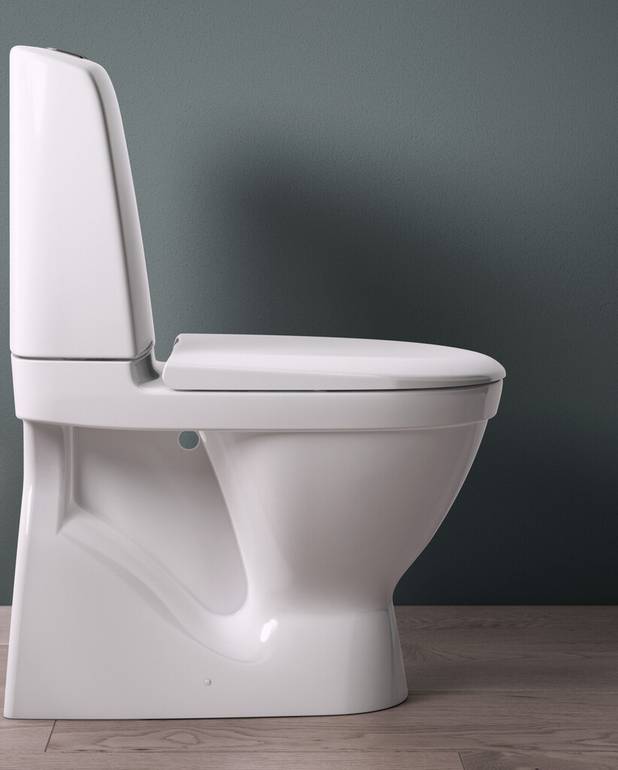 Toalettstol Nautic 1500 - dolt s-lås, Hygienic Flush - Ceramicplus: städa snabbt & miljövänligt
Låg spolknapp i snygg design
Med öppen spolkant för enklare rengöring