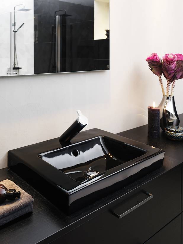 Håndvask Artic 4551 - til indbygning 55 cm, sort - Design med lige linjer og rette vinkler
Til indbygning på bordplade eller møbel
Ceramicplus: hurtig og miljøvenlig rengøring