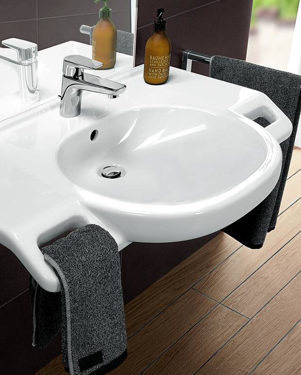  - Wheelchair-accessible with shallow basin
Smooth underside with handles and generous legroom
Generous surfaces for toiletries
