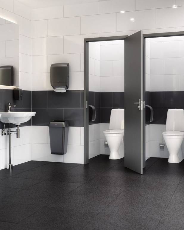 Sabiedriskā tualete 6600 - slēptais izvads grīdā, higiēniska skalošana - Izturīga nerūsējošā tērauda spiedpoga, kas piemērota sabiedriskai videi
Atvērtā skalošanas mala vienkāršotai tīrīšanai
Ceramicplus ātrai un videi draudzīgai tīrīšanai