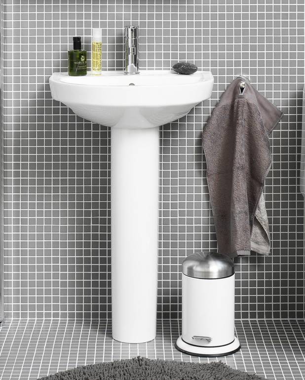 Bathroom sink Nordic³ 410055 - for bolt/bracket mounting 55 cm - Functional design with standard Scandinavian dimensions
For bolt or bracket mounting
