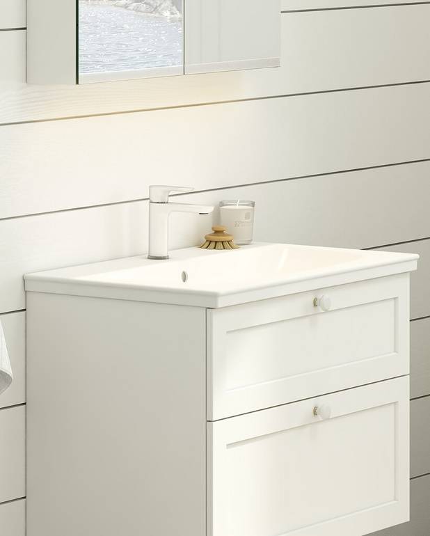 Bathroom sink for vanity unit Artic - 80 cm - For mounting on Artic furniture
Made from hygienic, durable and densely sintered sanitary ware