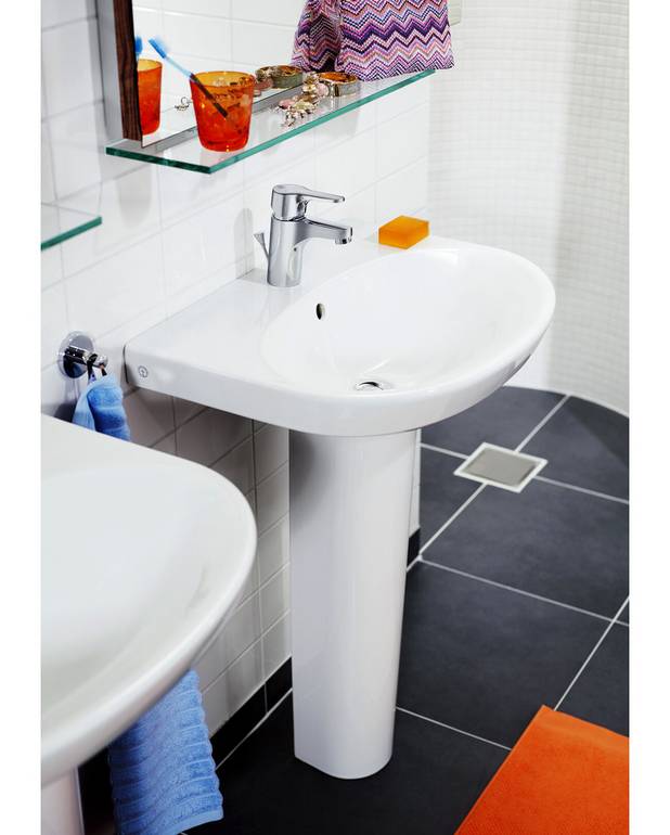 Bathroom sink Nautic 5570 - for bolt/bracket mounting 70 cm - Easy-to-clean and minimalist design
Elliptical sink with generous counter spaces
For bolt or bracket mounting