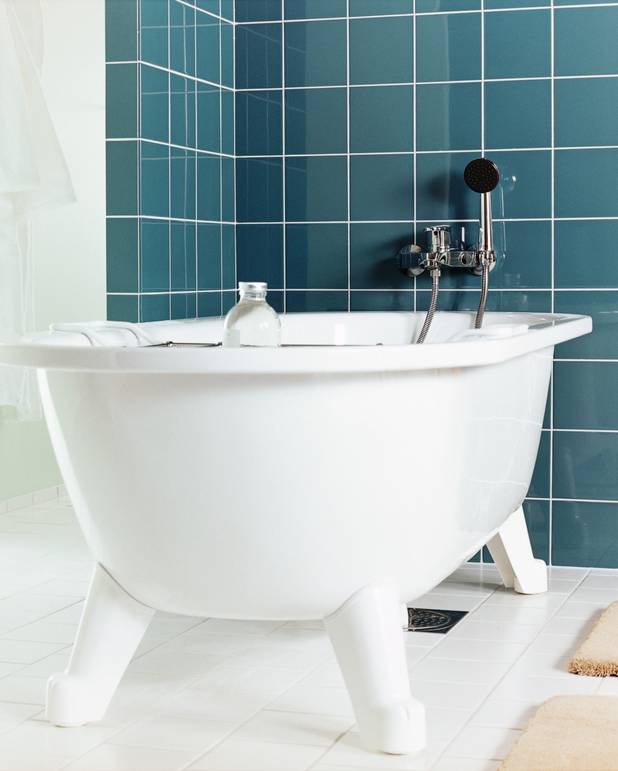 Brīvi stāvošā vanna Duo - 1580 x 680 - Divi atliekti galvgaļi, vanna piemērota divām personām.
Augstākās kvalitātes titāna sakausējuma tērauds
Regulējamas kājiņas, vanna ir stabila arī uz nelīdzenas grīdas
