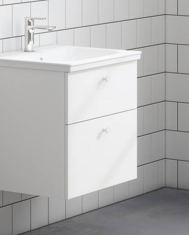 Rokturis K6 vannas istabas mēbelēm - Stingrs moderna stila rokturis no lakota metāla