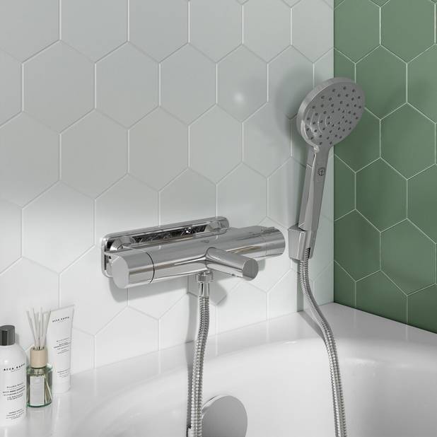 Vonios maišytuvas „Estetic“ su termostatu - Including smart shelf for more storage space
Maintains even water temperature during pressure and temperature changes
Combines nicely with our various shower sets