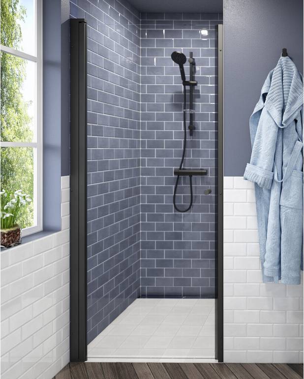 Square dusjdør nisjesett - Vendbar for høyre- eller venstrevendt installasjon
Forhåndsmonterte dørprofiler for rask og enkel installasjon
Matt sorte profiler og dørhåndtak