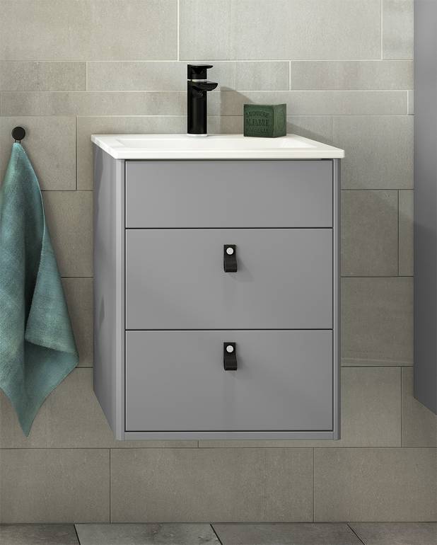 Vannas istabas skapītis, Graphic — 45 cm - Mazāks dziļums, piemērots arī nelielai vannas istabai
Slēpts nodalījums mazu priekšmetu uzglabāšanai un vieta kontaktrozetes uzstādīšanai.
Atlokāmais nodalījums nodrošina papildu vietu uzglabāšanai un ietver magnētu