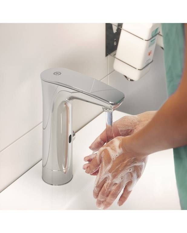 Tvättställsblandare Sensoric 1.0 - Sensor som sparar vatten och energi
Innehåller mindre än 0,1 % bly
Justerbart komfortflöde och komforttemperatur
