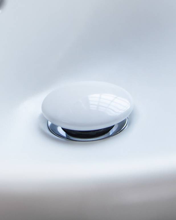 Pushdown bundventil Estetic - Udført i porcelæn og i samme matchende farve som på håndvasken for et fuldendt og elegant udtryk
Mål håndvasken: min 30 mm, max 45 mm