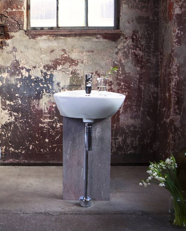 Small bathroom sink Estetic 410350 - for bolt mounting 50 cm - Completely concealed brackets for neat installation
Porcelain push-down valve
Ceramicplus for quick, eco-friendly cleaning