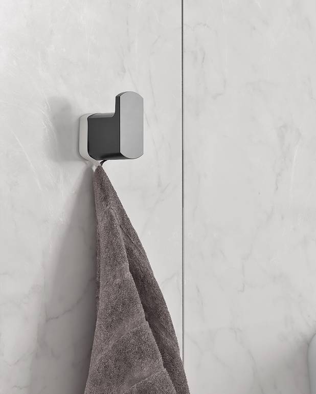Towel hook Square - An exclusive design with straight lines and rounded corners
Can be screwed or glued
Made of brass