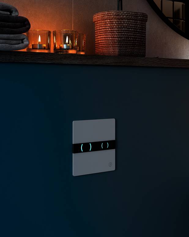 Huuhtelupainike XS-asennustelineeseen – elektroninen seinäpainike, valkoinen - Kosketusvapaa huuhtelu
Tyylikäs muotoilu
Elegantti LED-valaistus, väri valittavissa