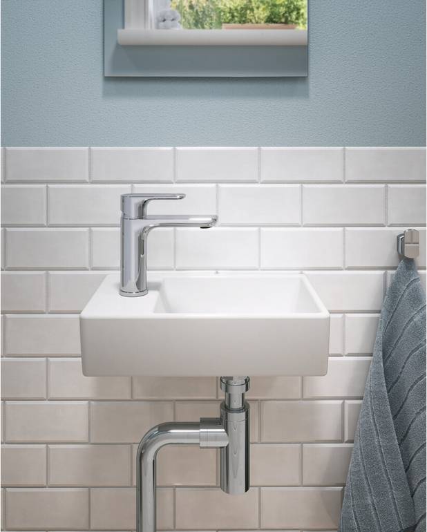 Pieni kylpyhuoneen pesuallas Artic Small 4369 – pulttikiinnitys 36 cm - Pieni malli 
Sopii hyvin pieniin tiloihin 
Kiinnitetään pulteilla