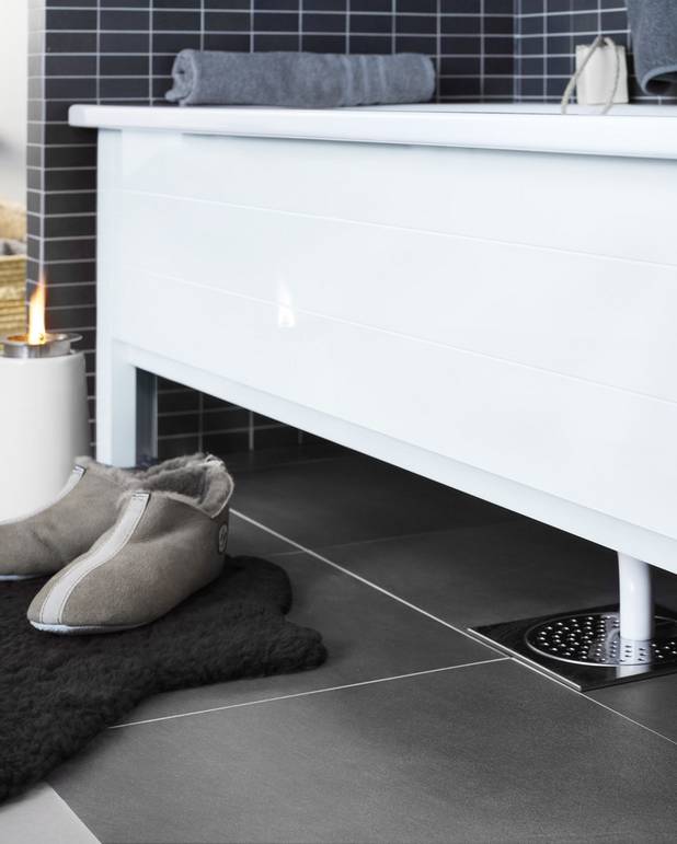 Esipaneeliga vann Duo - 1600x700 - Kaks kaldus peatsit, sobib kahele inimesele
Valmistatud emailitud lehtterasest
Reguleeritavad jalad, vann seisab kindlalt isegi ebatasasel põrandal