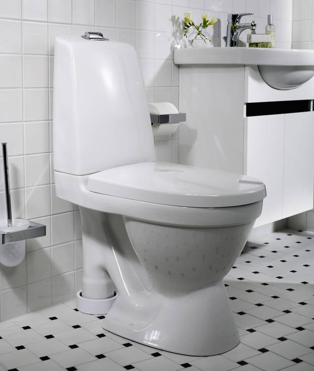 Toilet Nautic 5591 - exposed S-trap, large footprint - Easy-to-clean and minimalist design
Full coverage condensation-free flush tank
Large footprint: covers marks left by old toilet.