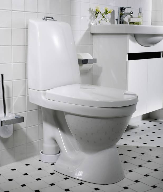 Toilet Nautic 5591 - exposed S-trap, large footprint - Easy-to-clean and minimalist design
Full coverage condensation-free flush tank
Large footprint: covers marks left by old toilet