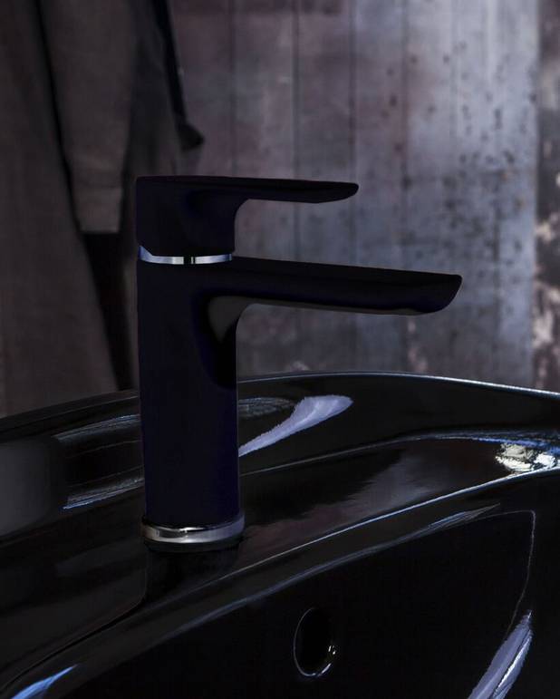 Washbasin mixer Estetic - Suits both kitchen sinks and top-mounted
bathroom sinks
Eco-stop, adjustable maximum flow
Available in chrome, Matt black and Matt white