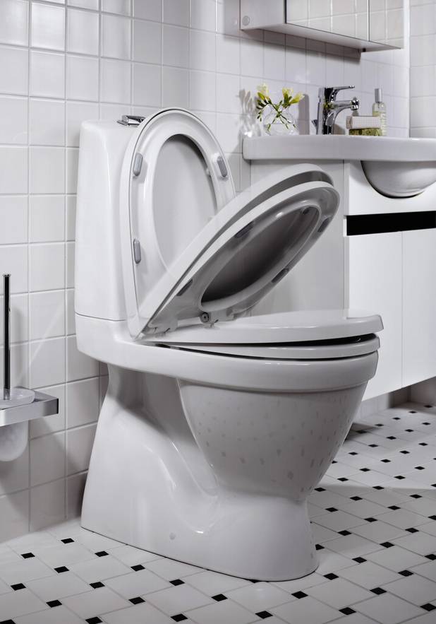 Toilet Nautic 5510 - concealed P-trap - Easy-to-clean and minimalist design
Full coverage condensation-free flush tank
Ergonomically elevated flush button