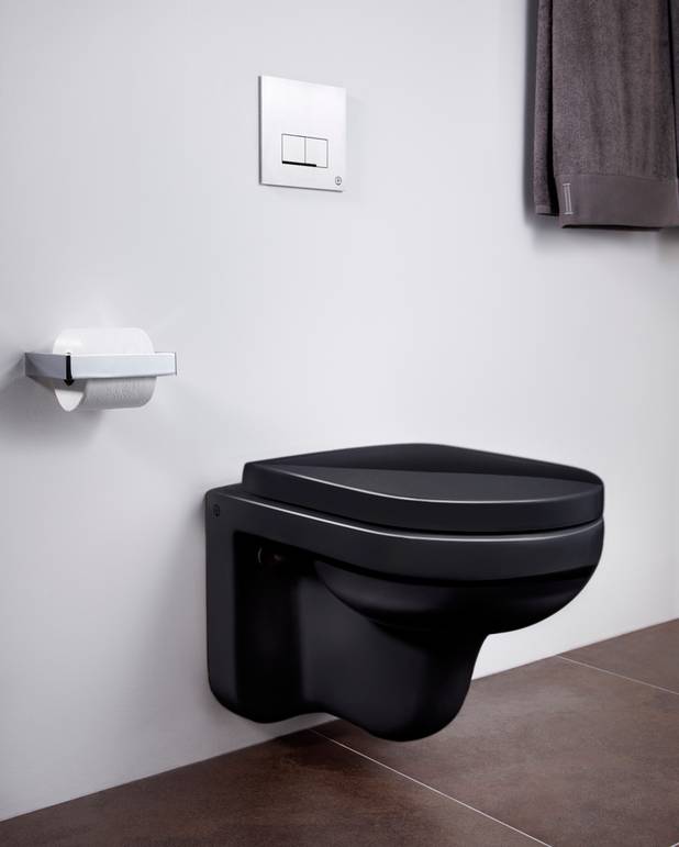 Væghængt toilet Artic 4330 - sort - Design med lige linjer og rette vinkler
Passer til vores Triomont fiksturer
Ceramicplus: hurtig og miljøvenlig rengøring