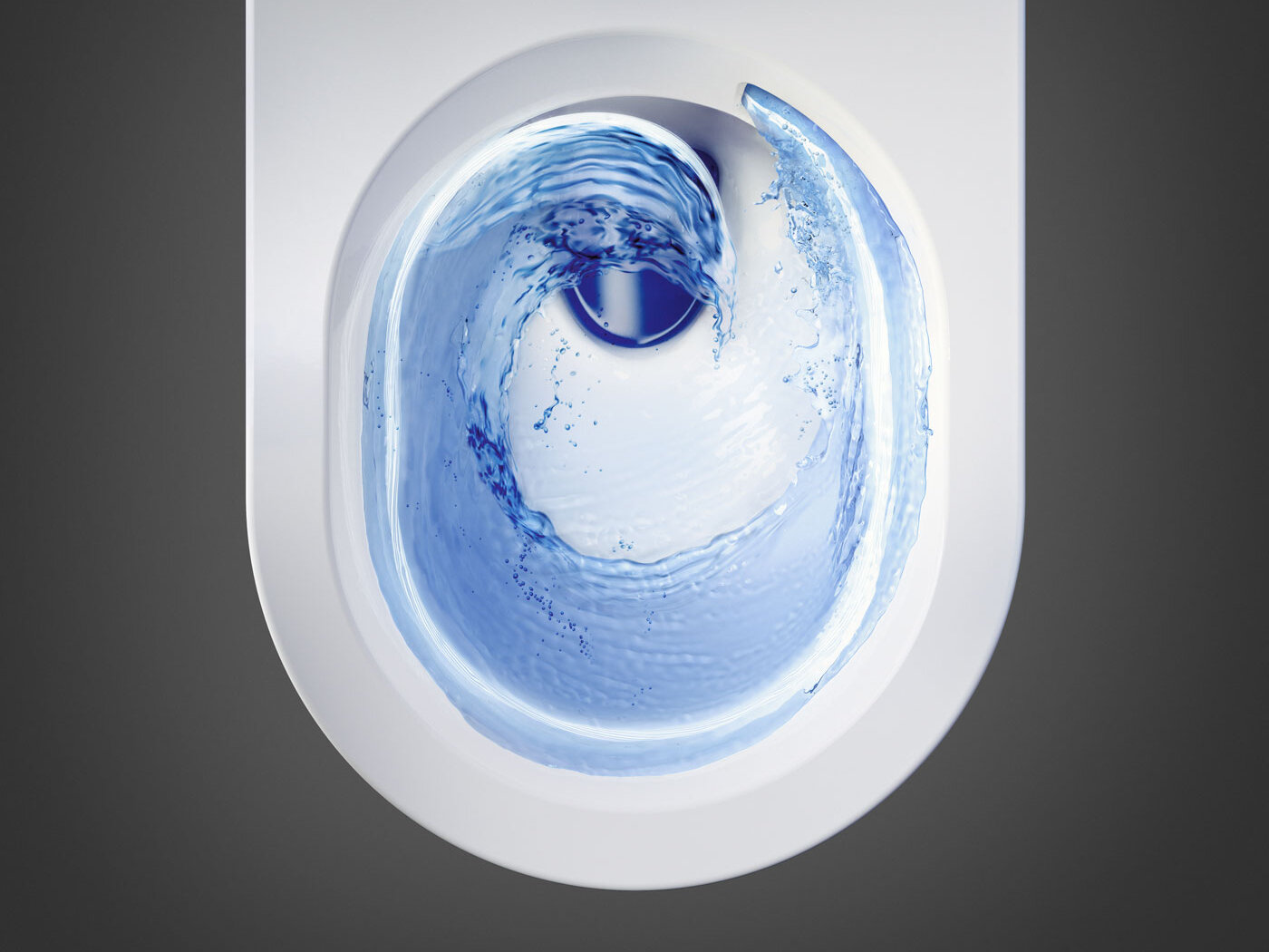 Tualetes poda sēdeklis redzams no augšas, skalojot to, radot virpuļus ūdenī.