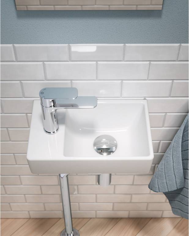 Pieni kylpyhuoneen pesuallas Artic Small 4369 – pulttikiinnitys 36 cm - Pieni malli 
Sopii hyvin pieniin tiloihin 
Kiinnitetään pulteilla