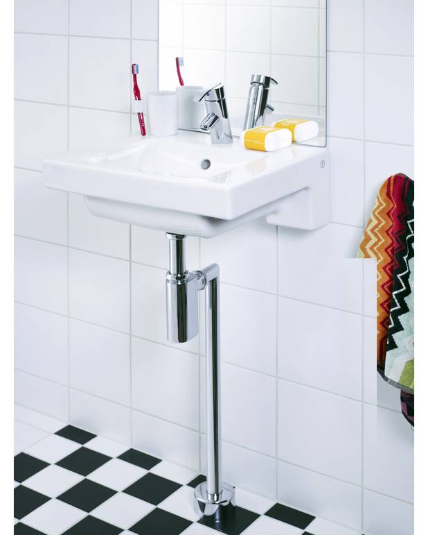 Håndvask Artic 4550 - til bolt-/konsolmontering 55 cm - Fremstillet i hygiejnisk, holdbart og tætsintret sanitetsporcelæn
Design med lige linjer og rette vinkler
Helt skjulte konsoller giver en flot montering