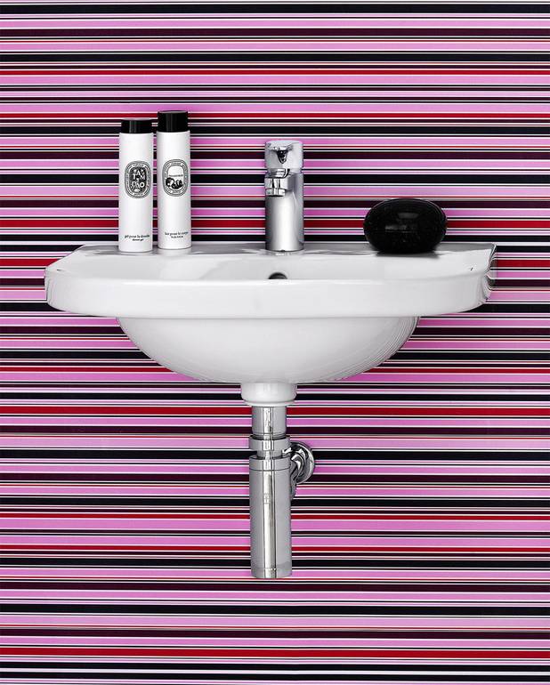 Small bathroom sink Nautic 5550 - for bolt/bracket mounting 50 cm - Easy-to-clean and minimalist design
Elliptical sink with generous counter spaces
Ceramicplus: fast & environmentally friendly cleaning