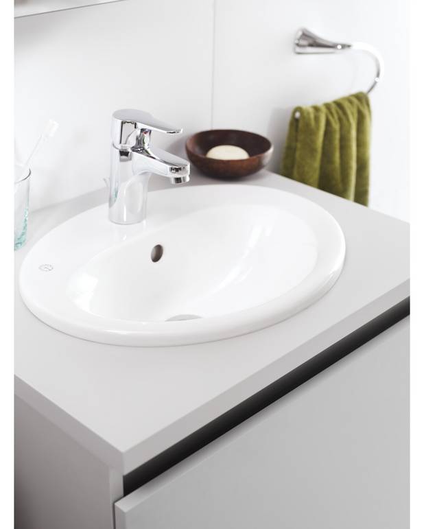 Bathroom sink Nautic 5555 - for built-in installation 55 cm - Easy-to-clean and minimalist design
For integration into countertop or furniture
Ceramicplus: fast & environmentally friendly cleaning