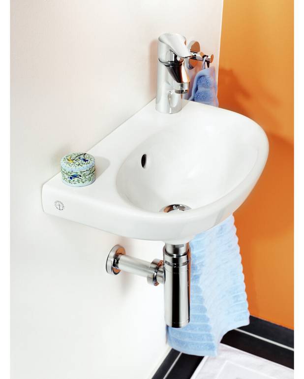 Small bathroom sink Nautic 5540 - for bolt mounting 40 cm - Easy-to-clean and minimalist design
Small model, suitable for tight spaces
Ceramicplus: fast & environmentally friendly cleaning