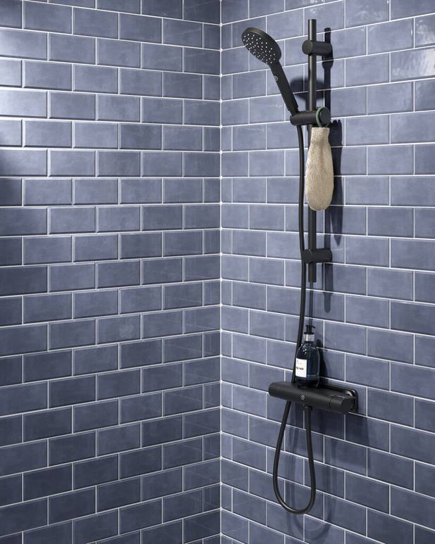 Dusjblandebatteri Estetic - termostat - Including smart shelf for more storage space
Maintains even water temperature during pressure and temperature changes
Combines nicely with our various shower sets