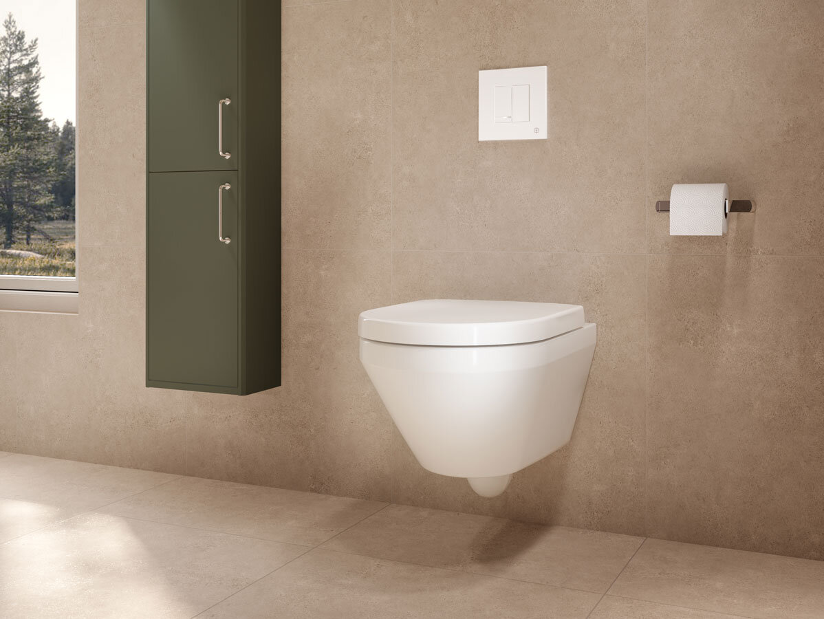 En modern vägghängd vit toalett med ett grönt förvaringsskåp och toalettpappershållare på en beige vägg.