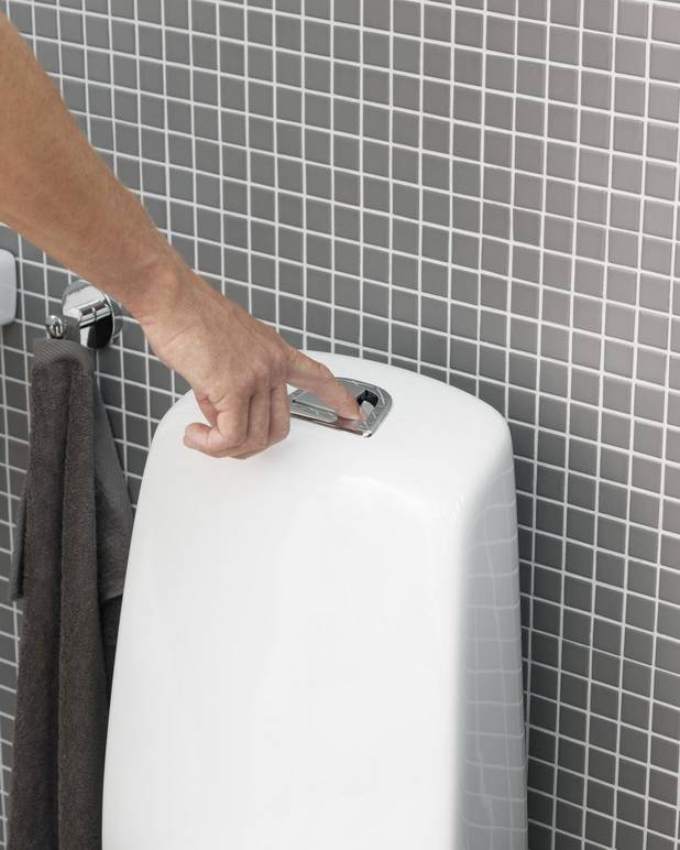 Seinään kiinnitettävä WC Nautic 5522L - säiliöllä - Helposti puhdistettava ja minimalistinen muotoilu
Säiliön takana tilaa puhdistuksen helpottamiseksi
Ergonominen korotettu huuhtelupainike