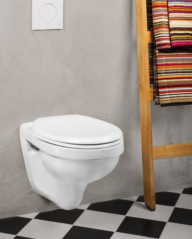 Wall hung toilet Nordic³ 3530 - Functional design, standard Scandinavian dimensions
Glazed under the flush edge for simplified cleaning
Works with our Triomont fixtures