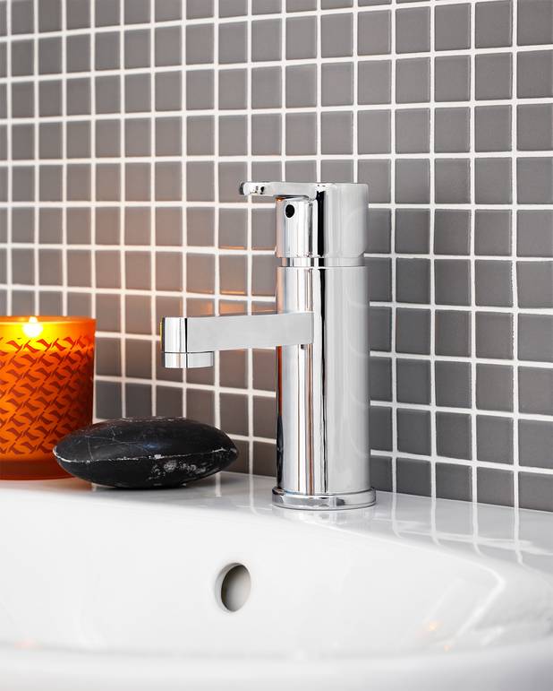 Bathroom sink faucet Nordic³ - Scandinavian design by Jon Eliason
Directional aerator, fits all sinks
Adjustable comfort flow (water-saver)