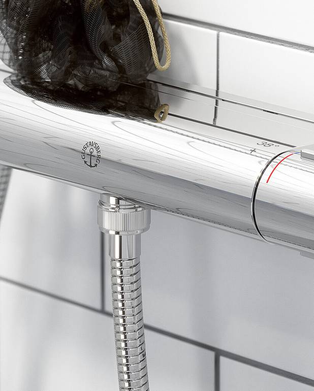 Duschblandare Nya Nautic - termostat - Safe Touch, minimerar värmen på blandarens framsida
Jämn vattentemperatur vid tryck- och temperaturförändringar
Kan kompletteras med badkarspip