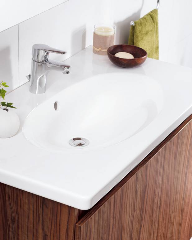 Håndvask Nautic 5592 - til konsolmontering 92 cm - Rengøringsvenligt og minimalistisk design
Ellipseformet bassin og god afsætningsplads
Til montering på konsol eller Nautic møbler