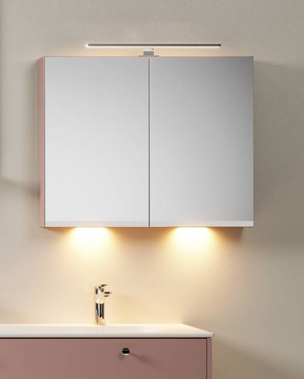 Spegelskåp Artic - 80 cm - Integrerat eluttag inuti skåpet
LED-belysning i underkant av skåpet
Tillverkat i badrumsklassade material, för fuktiga miljöer