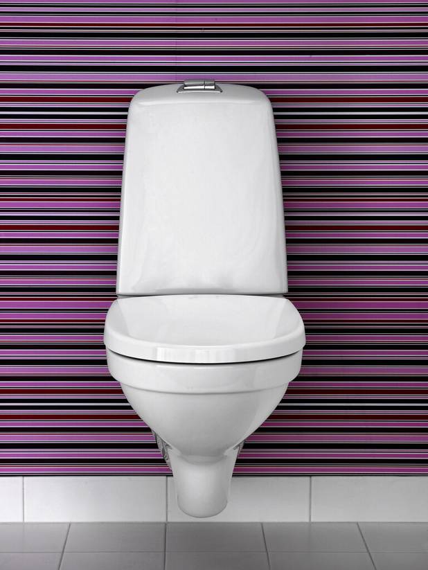 Vegghengt toalett Nautic 5522 – med utvendig sisterne - Enkelt å rengjøre og med minimalistisk design
Plass bakom tank for enklere rengjøring
Ceramicplus: rengjør raskt og miljøvennlig