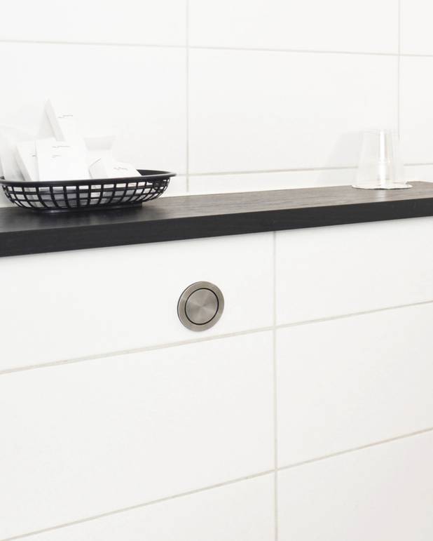 Toalettknapp for fikstur XT/XS – pneumatisk, rustfri - Produsert i rustfritt metall
For installasjon sammen med Triomont XT eller XS