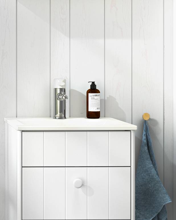 Bathroom sink for vanity unit Graphic - 45 cm - Shallow depth for more space in the bathroomFor mounting on Graphic furniture
Made from hygienic, durable and densely sintered sanitary ware