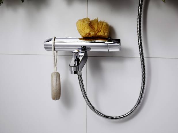 Nautic-blandebatteri til badekar – termostat - Safe Touch reduserer varmen foran på blandebatteriet
Holder en jevn vanntemperatur ved trykk- og temperaturforandringer
Draomkasteren endrer retningsstrømningen fra bad til dusj