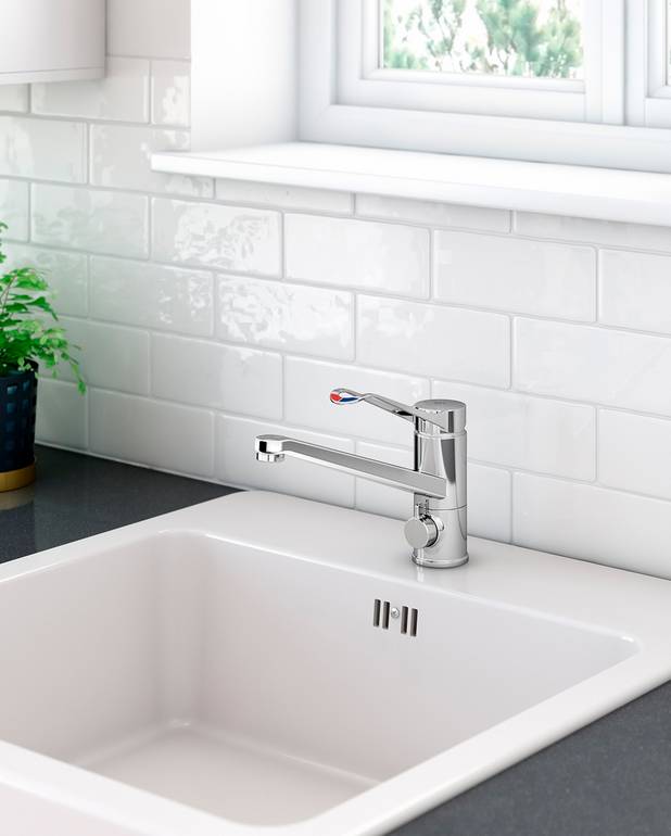 Kitchen mixer New Nautic - low Spout - Contains less than 0.1% lead 
Energy class B
Equipted with elongated lever