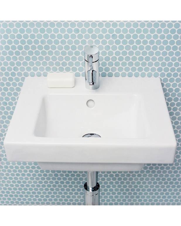 Väikevalamu Artic 4450 - polt-/kandurkinnituseks 45 cm - Disain eristub sirgete joonte ja täisnurkadega
Väike mudel sobib kitsastesse ruumidesse
Paigaldamisel kanduritele jäävad kinnitused täielikult varjatuks