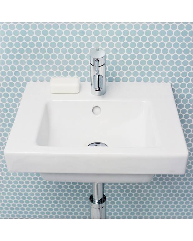 Small bathroom sink Artic 4450 - for bolt/bracket mounting 45 cm - Design with straight lines at right angles
Small model, suitable for tight spaces
Fully concealed brackets for clean-looking installation