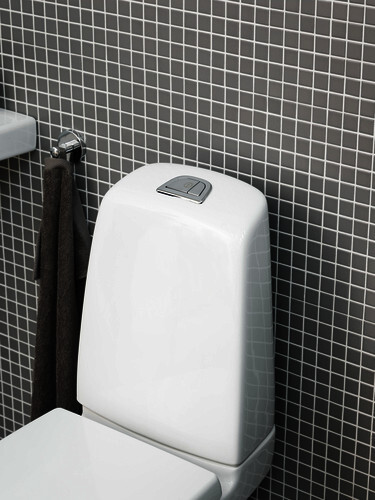 Toalettstol Nautic 5500 - dolt s-lås - Städvänlig och minimalistisk design
Heltäckande kondensfri spolcistern
Låg spolknapp i snygg design